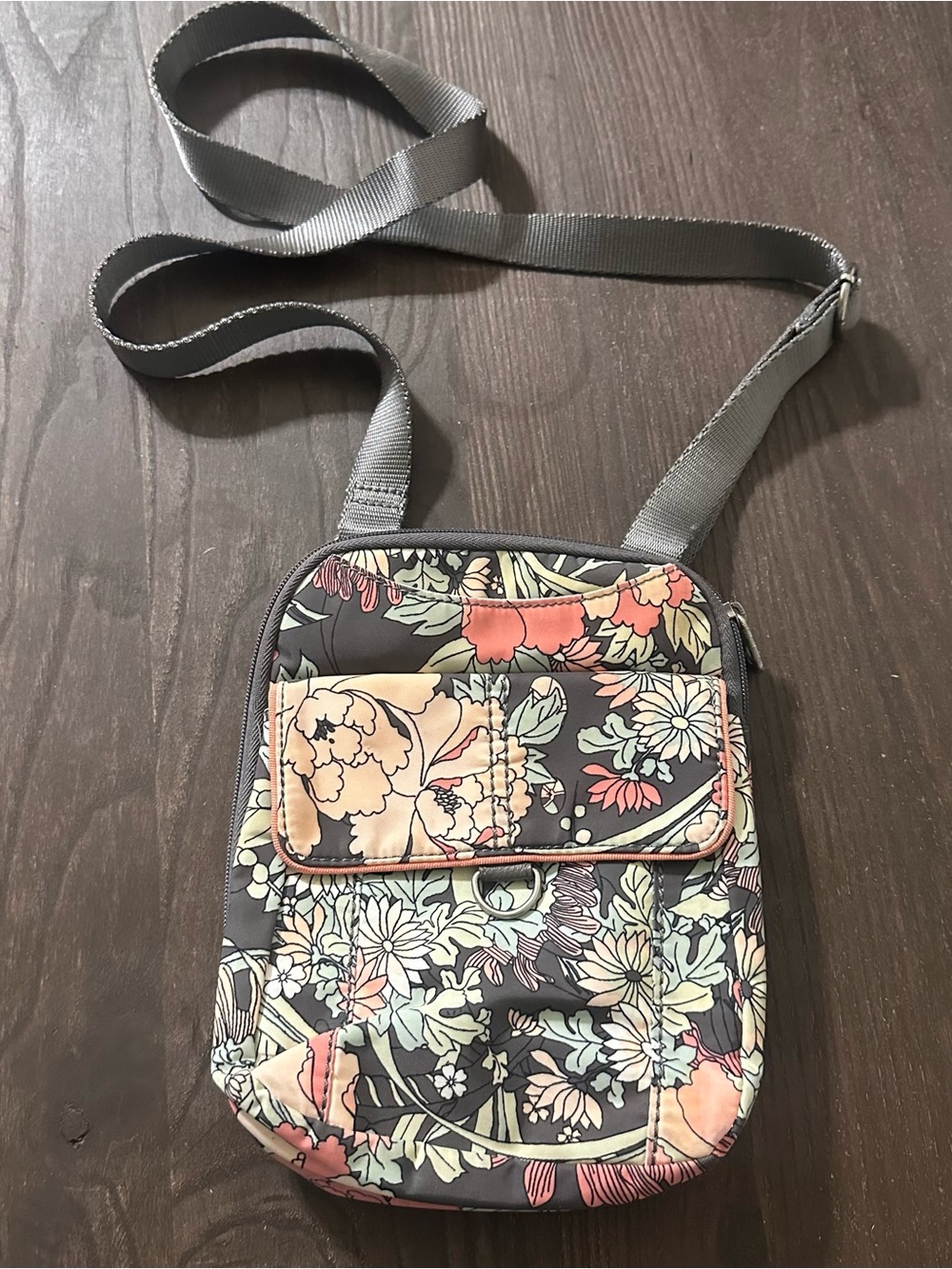 Sakroots New Adventure Wynnie Small Flap Messenger Crossbody Floral